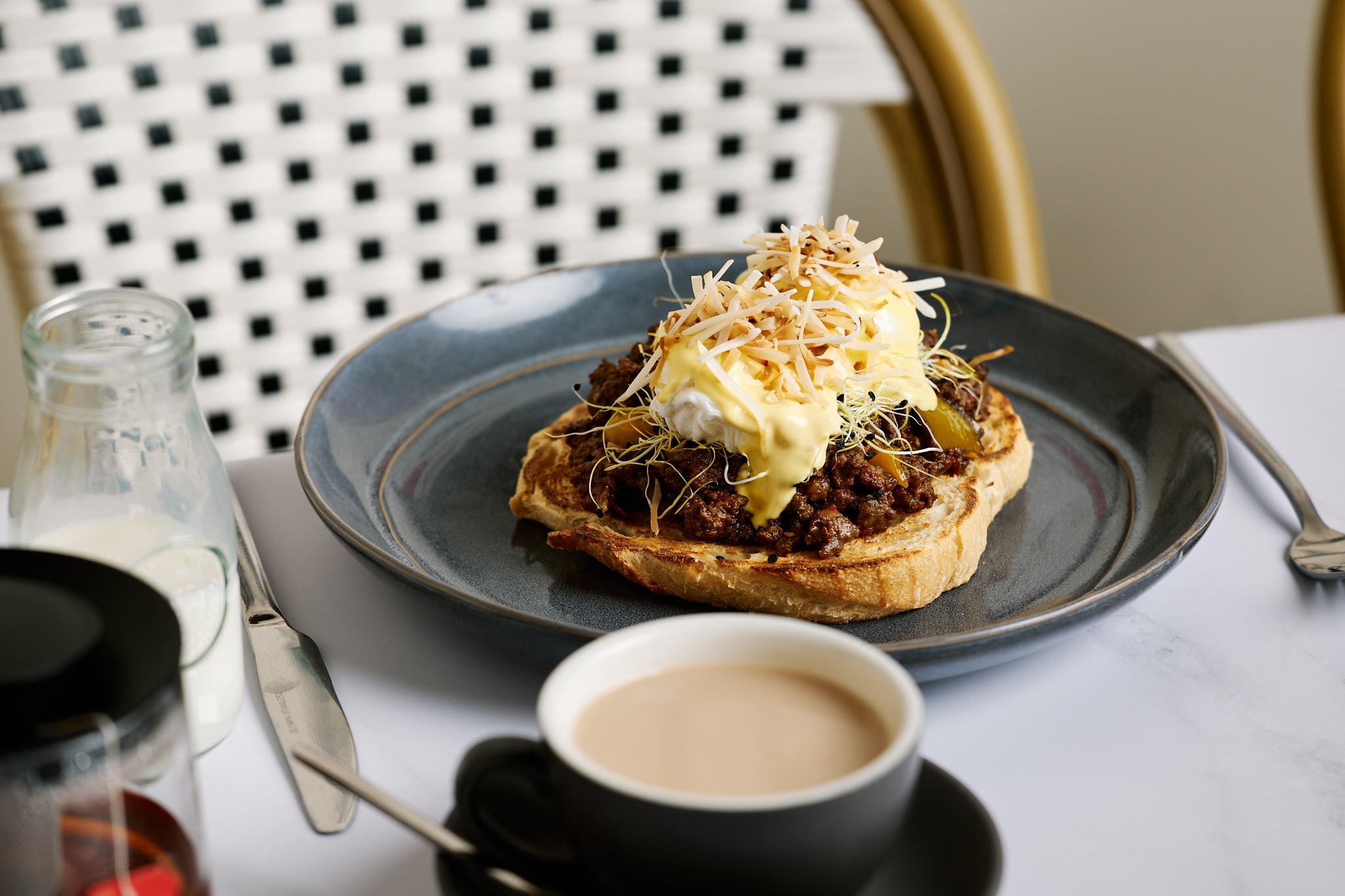 Eggs benedict and coffee at Mickle Pickle — Easter weekend brunch