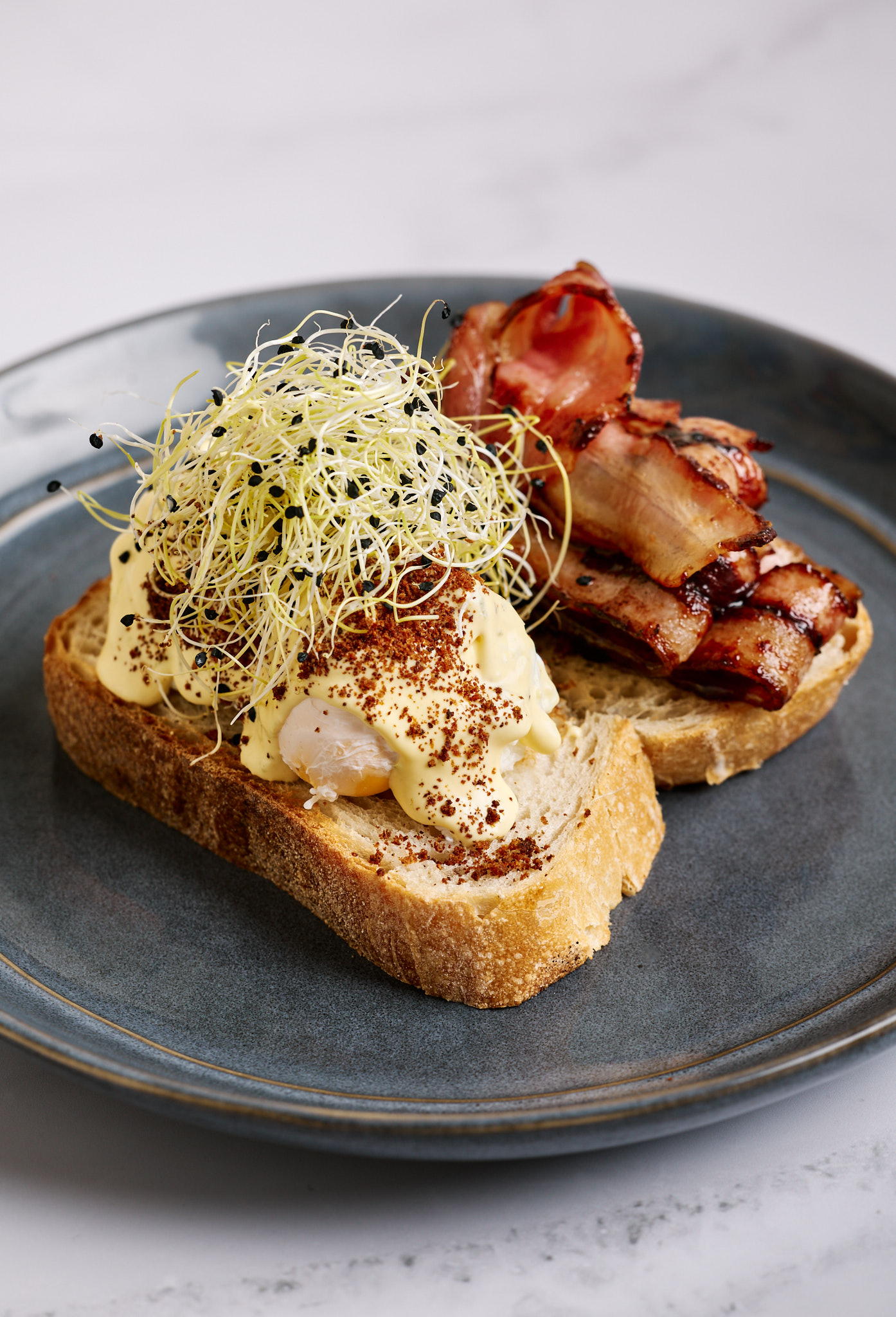 Poached eggs with bacon