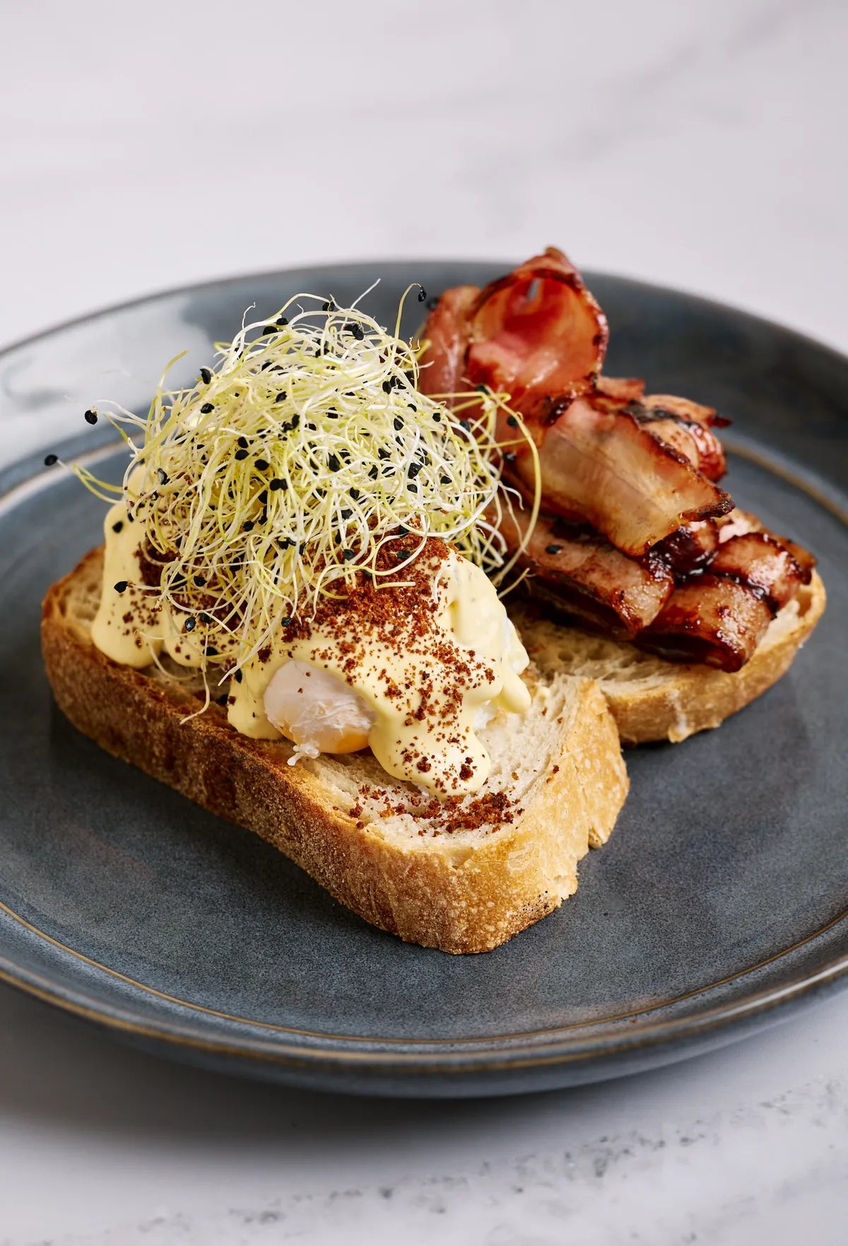 Poached eggs with bacon